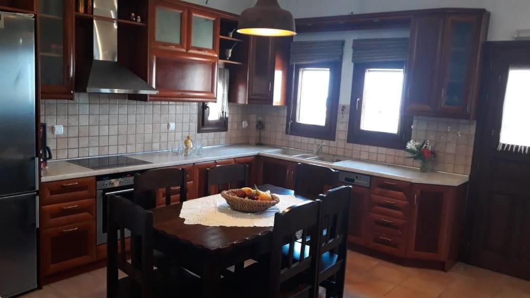Sunshine House For 9, Cozy Set Up,verandas, Sea View. Holiday home